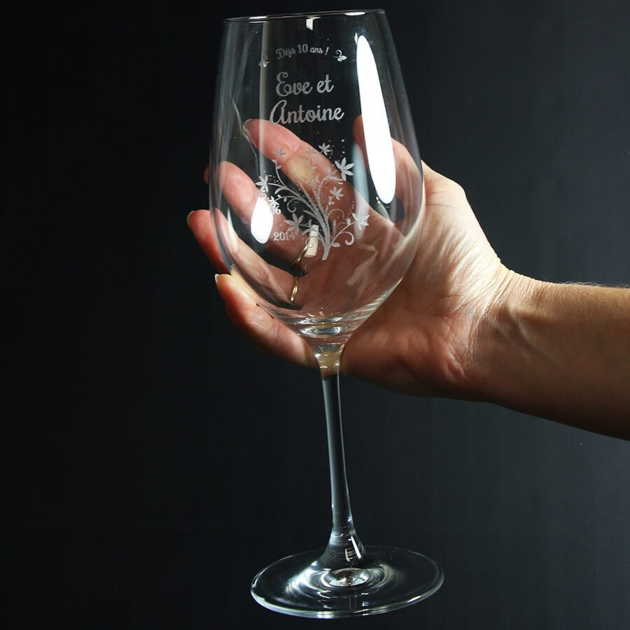 Verre à vin gravé et personnalisé pour anniversaire de mariage